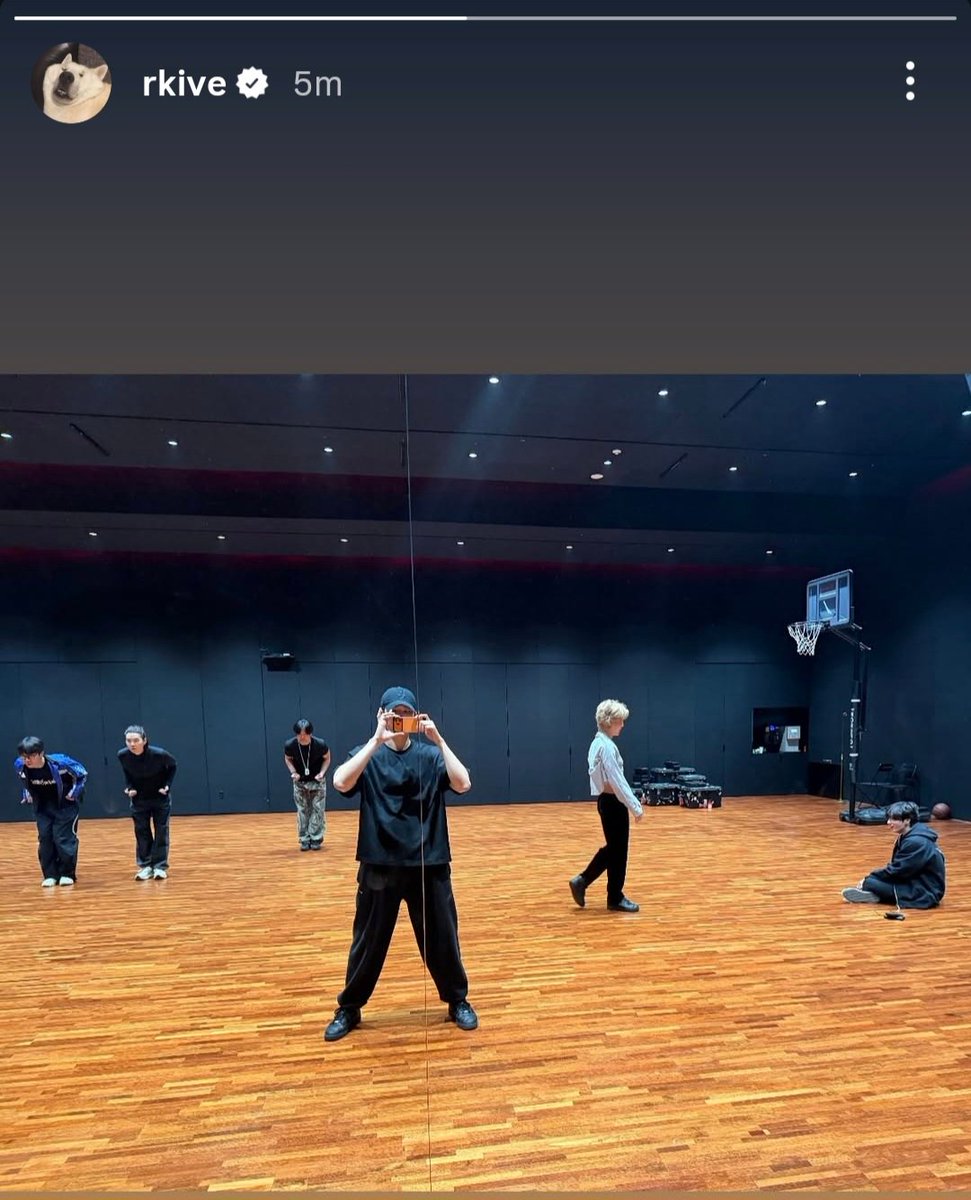 DataAgustD's tweet image. Namjoon&apos;s Instagram story! Yoongi looks so tiny 🥹🤏

#SUGA #BTS #AgustD #슈가 #BTSSUGA #방탄소년단슈가