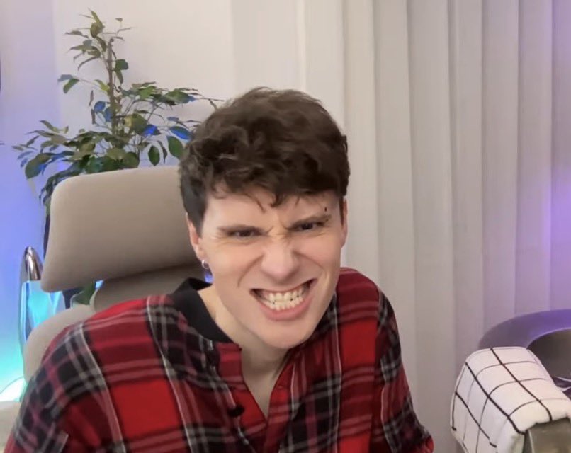 danniedyk3's tweet image. me, a king: hmmm that soup tasted weird
my scheming eunuch: