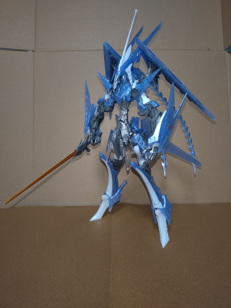 zatsupura144m's tweet image. #FSS_jp 
VSMS 破烈の人形完成しました。
目とDBB刀身のみ塗装のほぼ無塗装組み立てになります。
成型色が良い感じなのでこのカラーリングの透き通ったGTMとしても楽しめますね。
可動域も強度もまああるのですが何分大きく広がっている騎体ですので稼動時は要注意です。