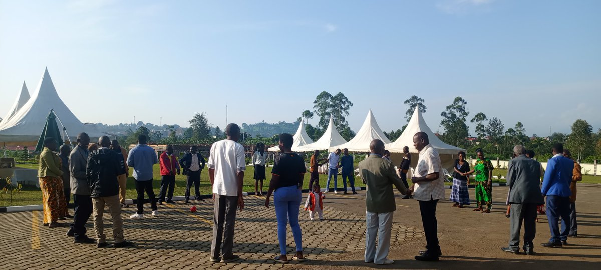 karungi zuurah tweet media