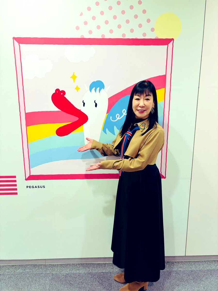 『#とれたてっ！』🍎は毎週月曜から金曜　
午後1時50分から生放送✨✨✨

 月曜レギュラー 
#ハイヒール・リンゴ さんの衣装チェック👀

きょうの衣装のポイントは？
ブラックフライデーを意識した！？
黒のワンピース🤭

#リンゴさんの衣装  
 スタイリスト　藤井良子/マッセ