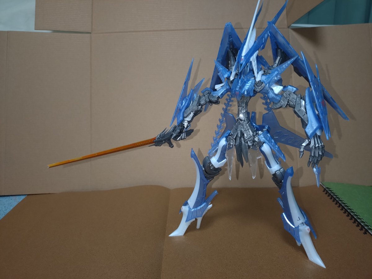 zatsupura144m's tweet image. #FSS_jp 
VSMS 破烈の人形完成しました。
目とDBB刀身のみ塗装のほぼ無塗装組み立てになります。
成型色が良い感じなのでこのカラーリングの透き通ったGTMとしても楽しめますね。
可動域も強度もまああるのですが何分大きく広がっている騎体ですので稼動時は要注意です。