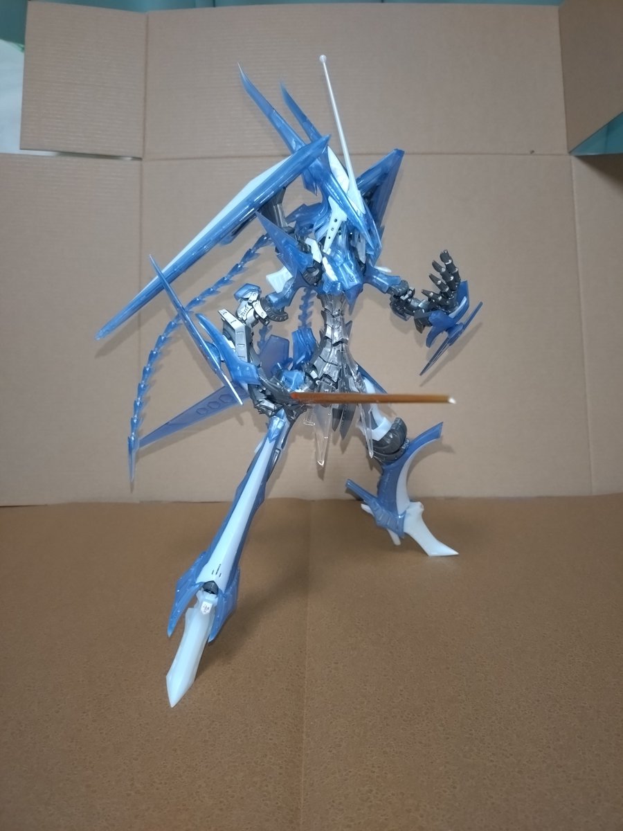 zatsupura144m's tweet image. #FSS_jp 
VSMS 破烈の人形完成しました。
目とDBB刀身のみ塗装のほぼ無塗装組み立てになります。
成型色が良い感じなのでこのカラーリングの透き通ったGTMとしても楽しめますね。
可動域も強度もまああるのですが何分大きく広がっている騎体ですので稼動時は要注意です。