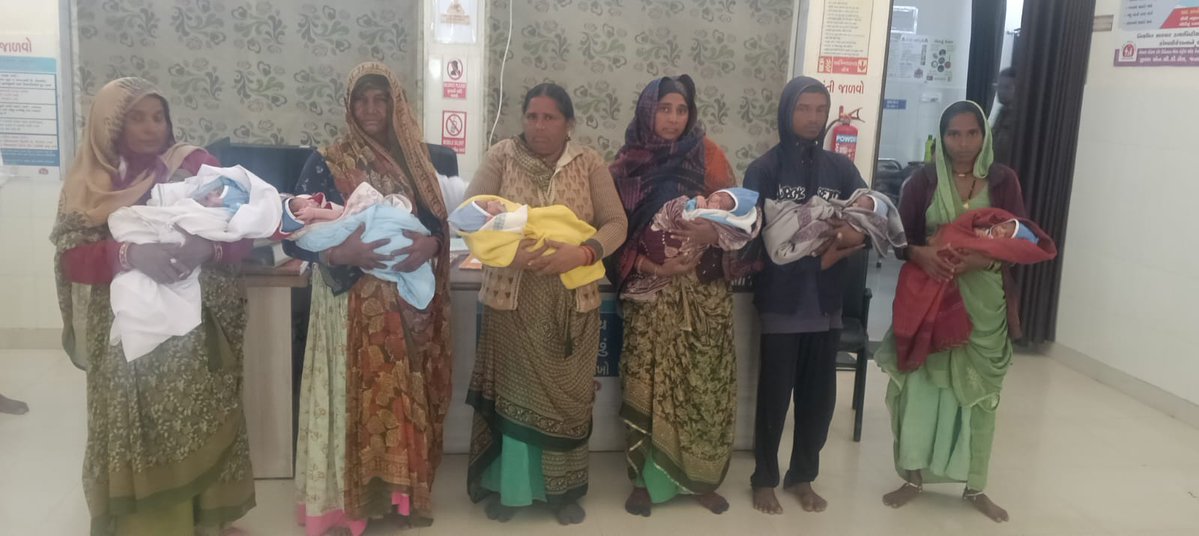 CDHOMeh's tweet image. જિલ્લાના સતલાસણા તાલુકાના પ્રાથમિક આરોગ્ય કેન્દ્ર,ભાલુસણા ખાતે 36 કલાક માં કુલ ૬ નોર્મલ ડીલીવરી કરવામાં આવી. #successfulnormaldelivery #medicalservice #healthbulletin #Teamwork 
@prafulpbjp @CMOGuj
@CollectorMeh
@ddo_mehsana
@HealthDeptGuj
@NHMGujarat
@Dwivedi_D @MIHILPATEL_13