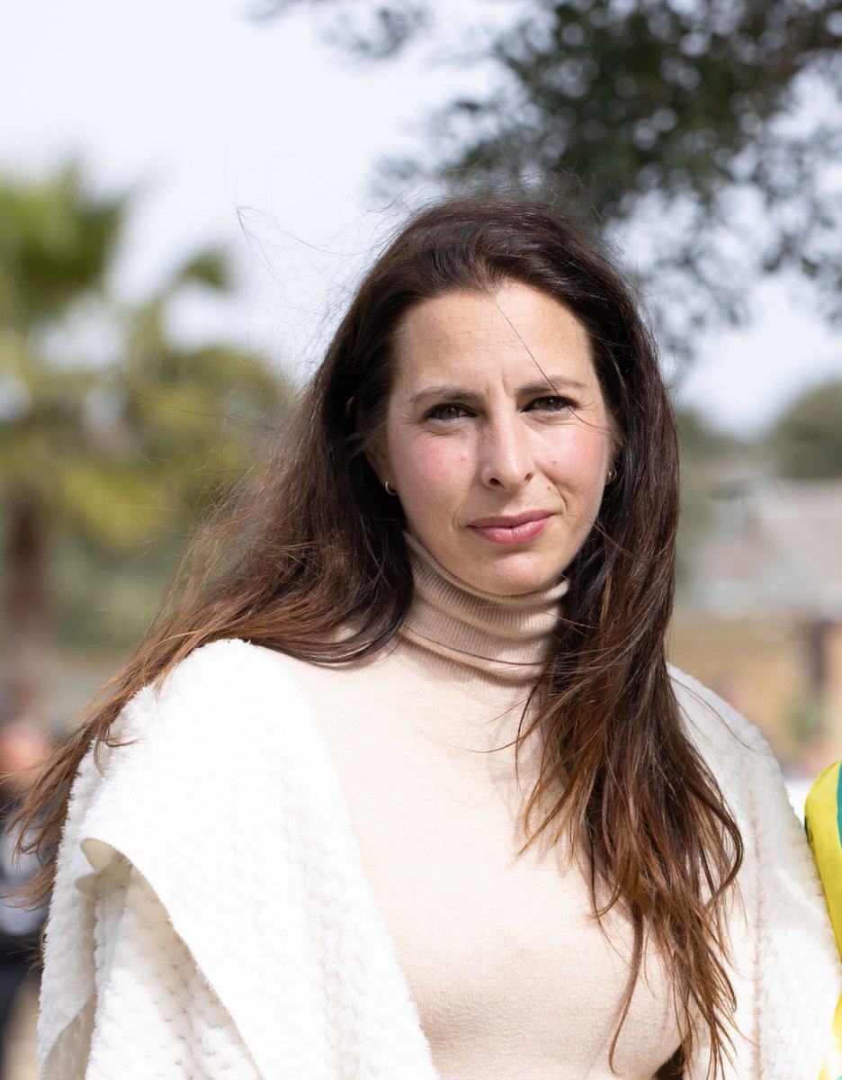 HipodromoMadrid's tweet image. ¡Enhorabuena, @GracielaRodrg! 👏✨

La entrenadora firmó un doblete espectacular este domingo 23 de noviembre en el Hipódromo de La Zarzuela, gracias a las victorias de KOOZA y VARIYNI. 🏆🏆
Un trabajo impecable que demuestra su talento, entrega y visión en la pista. ¡Bravo,…