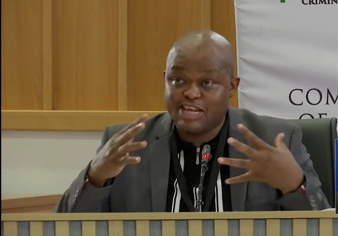 Vyolw2's tweet image. Pirates fans laughing at us after matchday 1 is like someone who wasn’t accepted to varsity mocking a student for failing their first assignment. The degree is still on the way, wena you’re not even registered.