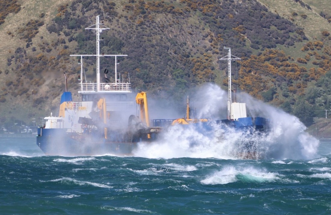 Port #Otago: Sand renourishment nears end at Te Rauone Beach

dredgingtoday.com/2025/11/24/por…
