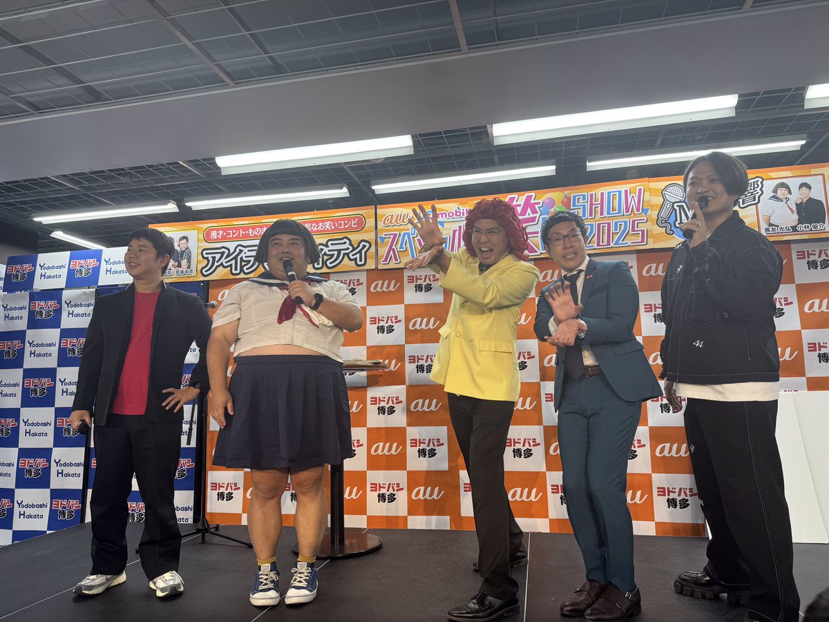 wdw2014's tweet photo. ヨドバシ博多にアイデンティティ目的で行ってきました✋野沢雅子まで１メートルも無いし、ミツコのスカートの中身は見えそうだし、凄く楽しかった😍アイデンティティの単独ライブなら行ってみたい💨子供達にも大ウケだったので、行ってよかったな〜🎵ニンテンドーストアもついでに。 https://t.co/YG2tGV1D0c