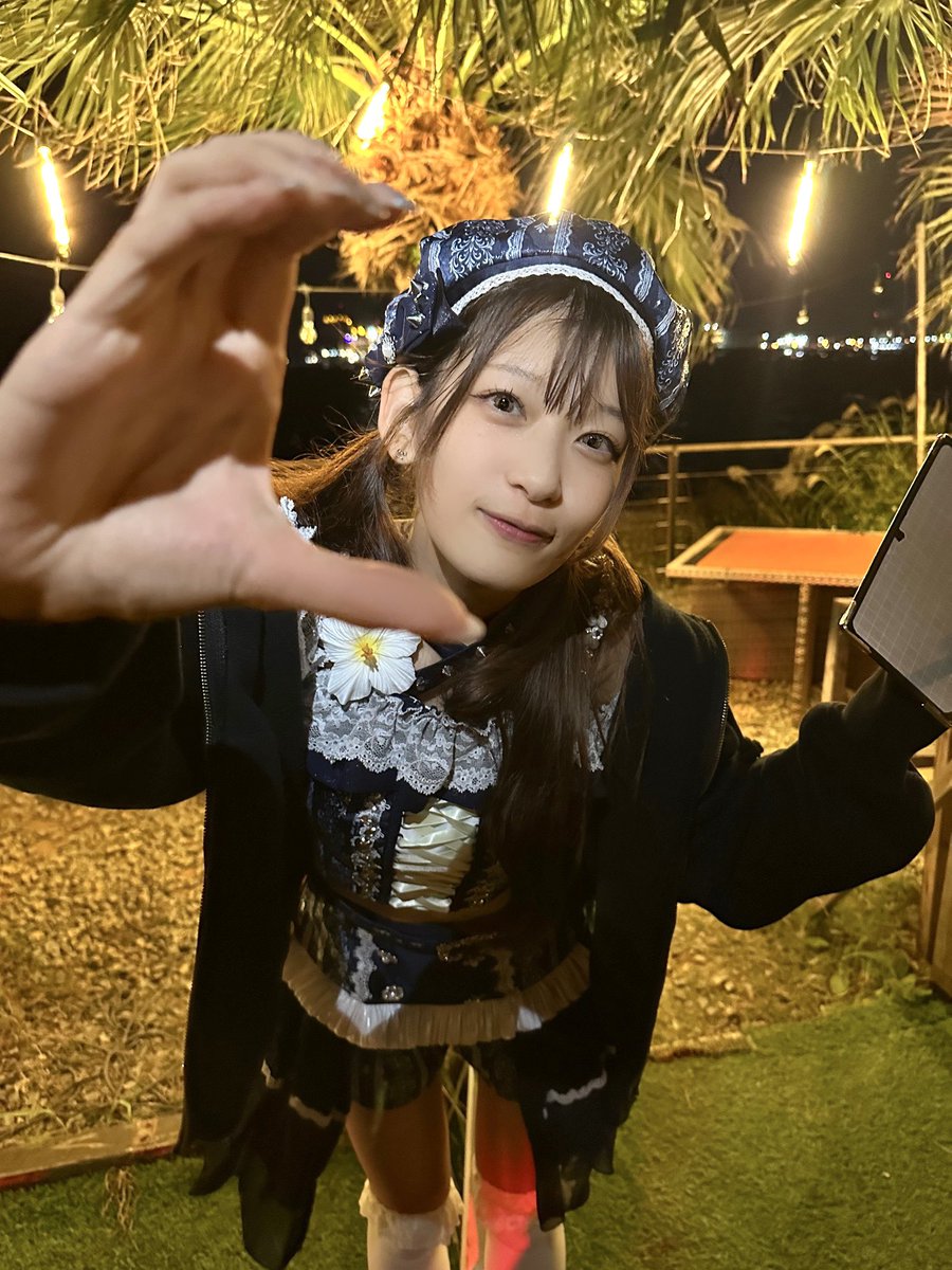 shiratomo0823_2's tweet image. 1日目

セトリも最高だしオフ会も楽しかった！
黄色の壁もいいけど、あしたのはなしとかでみんな飛ぶ光景も好き✨

オフ会で、携帯忘れて待受をカラスクなこちゃんにしてるのメンバーにバレる所まで楽しいw

工藤鈴菜はやっぱり可愛い
工藤好きやーって言っとく　ALT