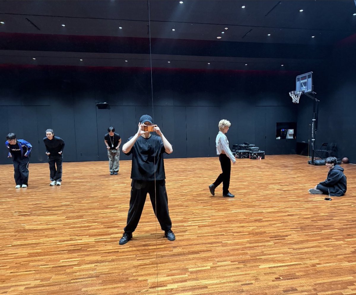 aylar sonra 144p yoongi hem de saçları uzamış ağlayalım mı