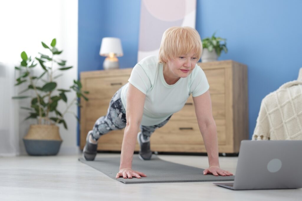 todaynews_all's tweet image. 2-Minute &apos;Exercise Snacks&apos;?! Doctors Stunned by Health Breakthrough!
Click, read ift.tt/wdD9EyA 

Forget grueling gym sessions! New research suggests that incorporating just two minutes of &quot;exercise snacks&quot; throughout your day, like brisk wa...
#Exercisesnacking #news