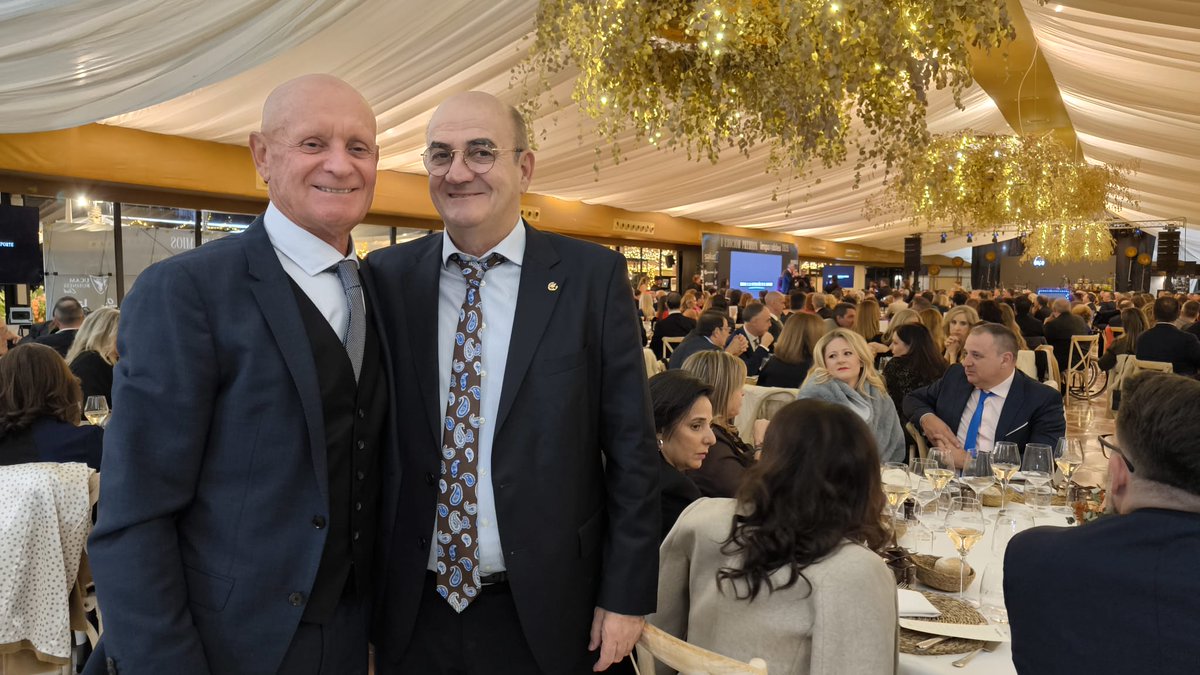 commurcia's tweet image. 👉 Los miembros de nuestra Junta Domingo Coronado (@domin_coronado) y Jesús Juárez han asistido a la primera edición de la Gala Imparables, una entrega de #premios organizada por @Salud_21 que reconoce a personas e instituciones comprometidas con la #sociedad de nuestra #Región.