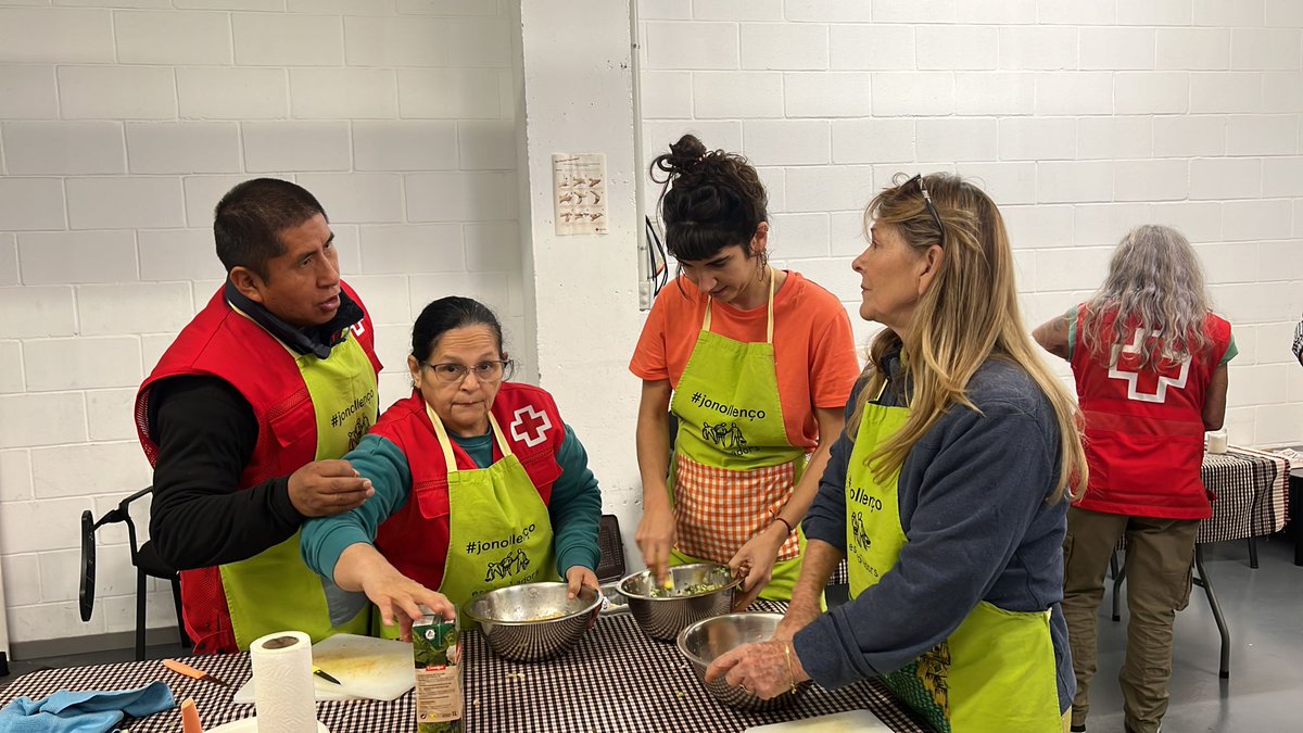 📌Divendres vam fer un taller a l'#EntornCR de #CreuRojaMataró amb <a href="/espigoladors/">Espigoladors</a>

💡👩🏻‍🍳Amb la sessió, vam rebre moltes idees i trucs d'aprofitament per fomentar una alimentació de proximitat, saludable i sostenible.

🫂Gràcies per deixar-nos aprendre cuinant d'una forma tan amena!