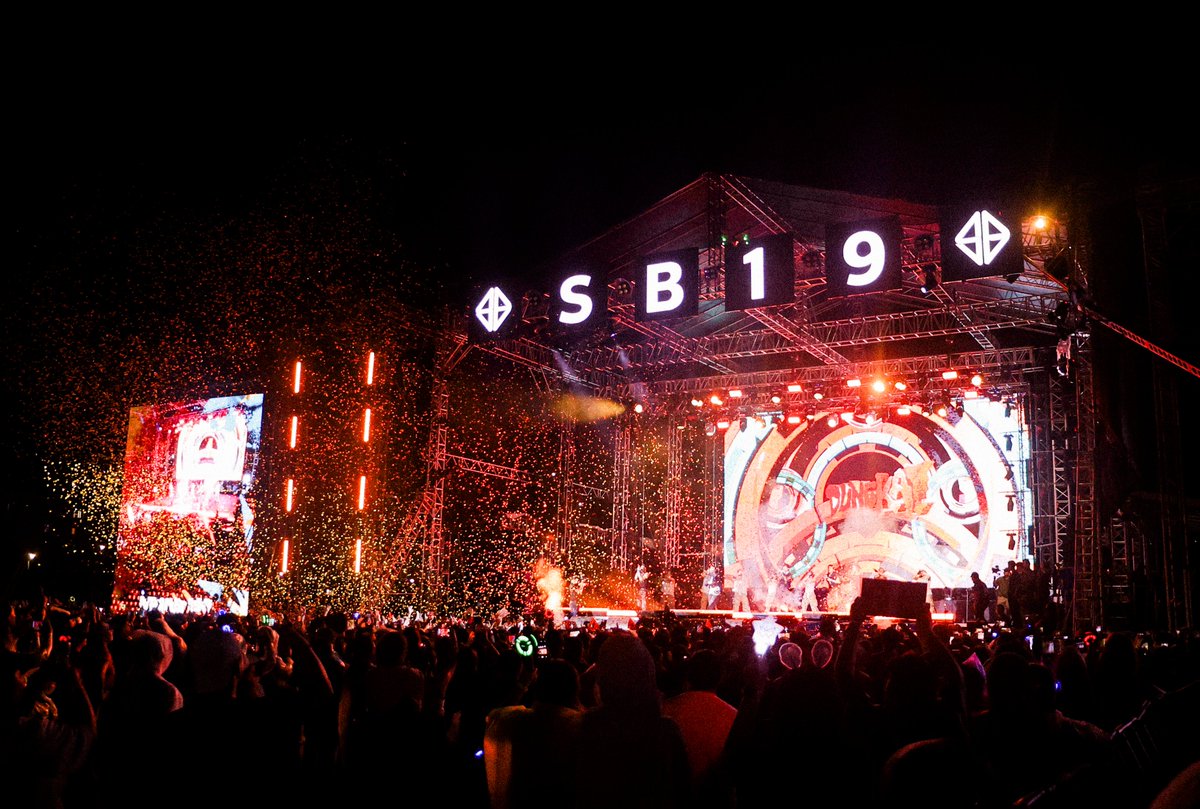 SB19Official's tweet image. Aurora Music Festival Cebu, daghang salamat sa inyo!

Sa kabila ng malakas na ulan, hinintay niyo pa rin kami Hanggang Sa Huli. Salamat sa walang humpay na pag-cheer sa amin. Magkita-kita tayo muli sa susunod, Cebu! 🫶✨