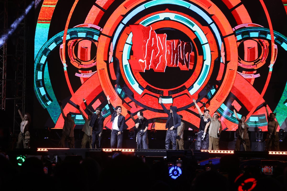 SB19Official's tweet image. Aurora Music Festival Cebu, daghang salamat sa inyo!

Sa kabila ng malakas na ulan, hinintay niyo pa rin kami Hanggang Sa Huli. Salamat sa walang humpay na pag-cheer sa amin. Magkita-kita tayo muli sa susunod, Cebu! 🫶✨