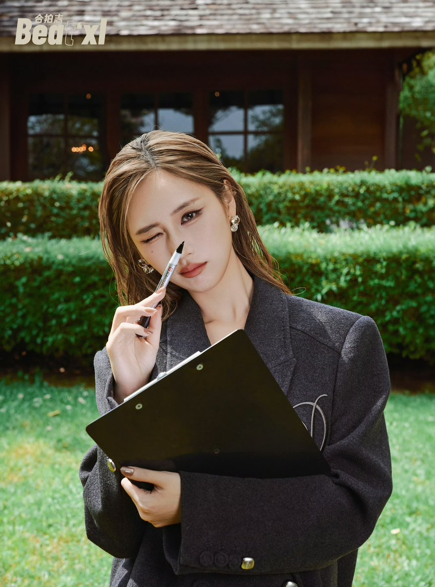 ojjing_eo's tweet image. #janeeyeh interview with BeatxL合拍志
(i’m going to refrain from posting the video because the magazine is still on sale so i’m just going to translate some bits.)

Q: during filming, was there any scene where you couldn’t get out of character for a long time after shooting? 
7:…