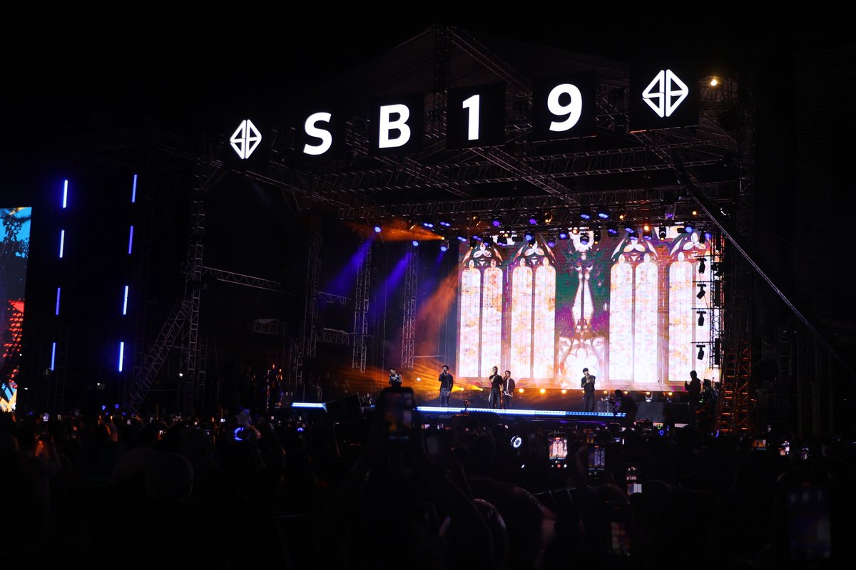 SB19Official's tweet image. Aurora Music Festival Cebu, daghang salamat sa inyo!

Sa kabila ng malakas na ulan, hinintay niyo pa rin kami Hanggang Sa Huli. Salamat sa walang humpay na pag-cheer sa amin. Magkita-kita tayo muli sa susunod, Cebu! 🫶✨