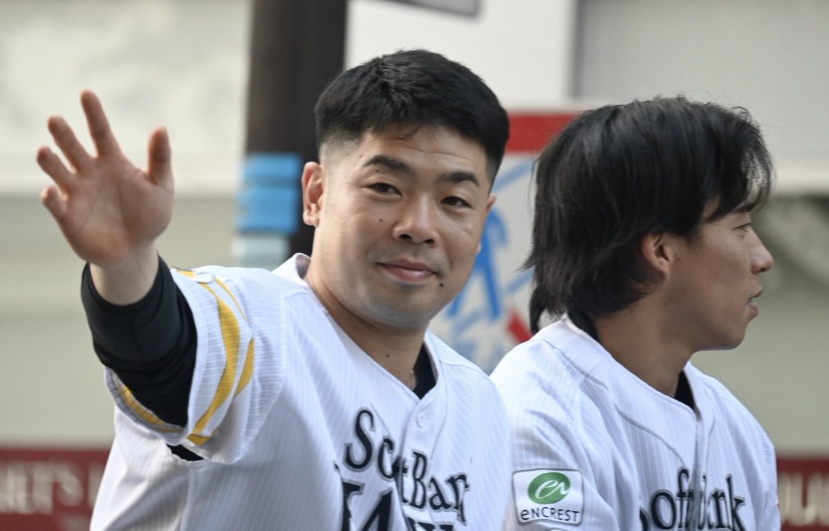 sjm_syr's tweet image. ホークス優勝パレード︎︎𓂃⟡.·

近ちゃん！！
可愛いんですが！！
来年も期待してます！！

2025.11.24

#sbhawks 
#近藤健介 選手