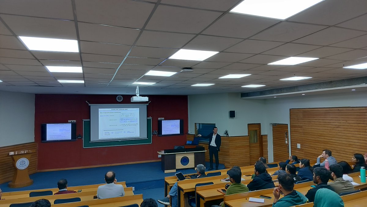 chm_iiserb's tweet image. It was a great pleasure to host Prof. Remi Metivier, Université Paris-Saclay and listen to his exciting talk on &quot;The wonderful world of diarylethenes, from fluorescence photoswitching to energy storage&quot; @chm_iiserb @iiserbhopal