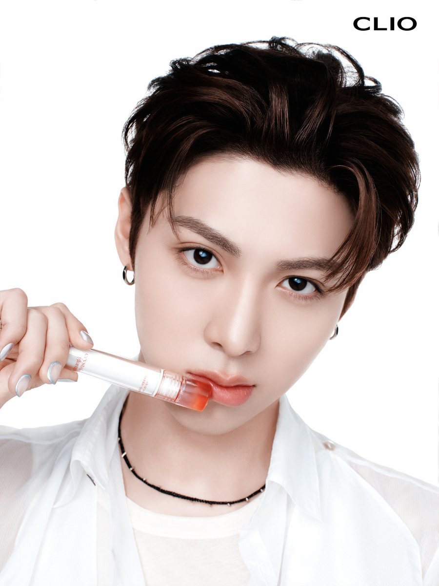 official_CLIO's tweet image. 감출 수 없는 우찬의 Confidence 🎤
𝗖𝗟𝗜𝗢 𝘄𝗶𝘁𝗵 𝙒𝙊𝙊𝘾𝙃𝘼𝙉

빈틈 없이 완벽한 우찬의 베이스,
올데이 커버 - 킬 커버 파운웨어 쿠션과

우찬의 립에 자연스러운 혈색 한 콧을 더해준
크리스탈 글램 틴트 BEST 컬러, 01 빈티지 애플

올리브영 온&amp;amp;오프라인에서 만나보세요!

#클리오 #CLIO…