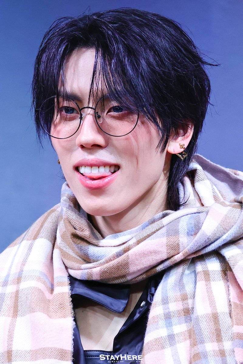 dw_stayhere's tweet image. 251121 Ktown4U 장동우 솔로팬싸

힌들다…🫠
넘 예뻐서 곤란하네…🫠🫠

#인피니트 #장동우 #동우 #또또 #INFINITE #DongWoo #JangDongWoo
#솔로 #컴백 #AWAKE
#SWAY #SWAY_Zzz
#동우_수제앨범_SWAY_top100