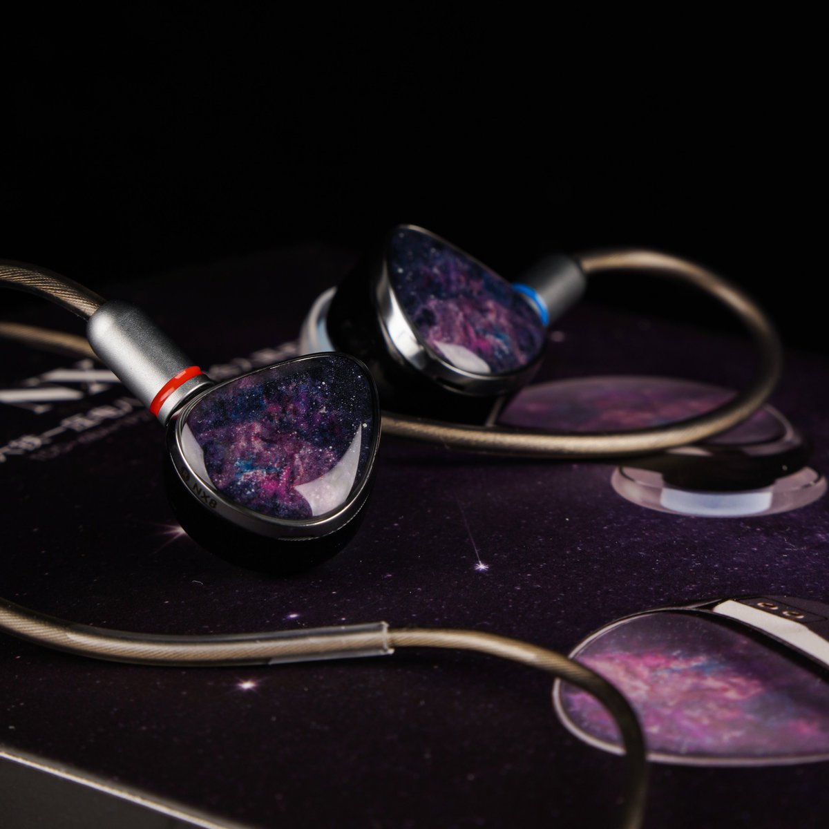 NiceHCK_Audio's tweet image. 【NX8、ブラックフライデーセール開催】
通常価格29999円➡️セール価格23399円（22％OFF）
amazon.co.jp/dp/B0DMSBGWVH
✨片側1DD+6BA+1PZTハイブリッドイヤホン
✨ボーカルと楽器がより繊細で豊か、ナチュラルな音
✨交換可能な音響フィルター、星空模様のフェイスプレート
⌛️12月01日23：59まで
#NICEHCK…