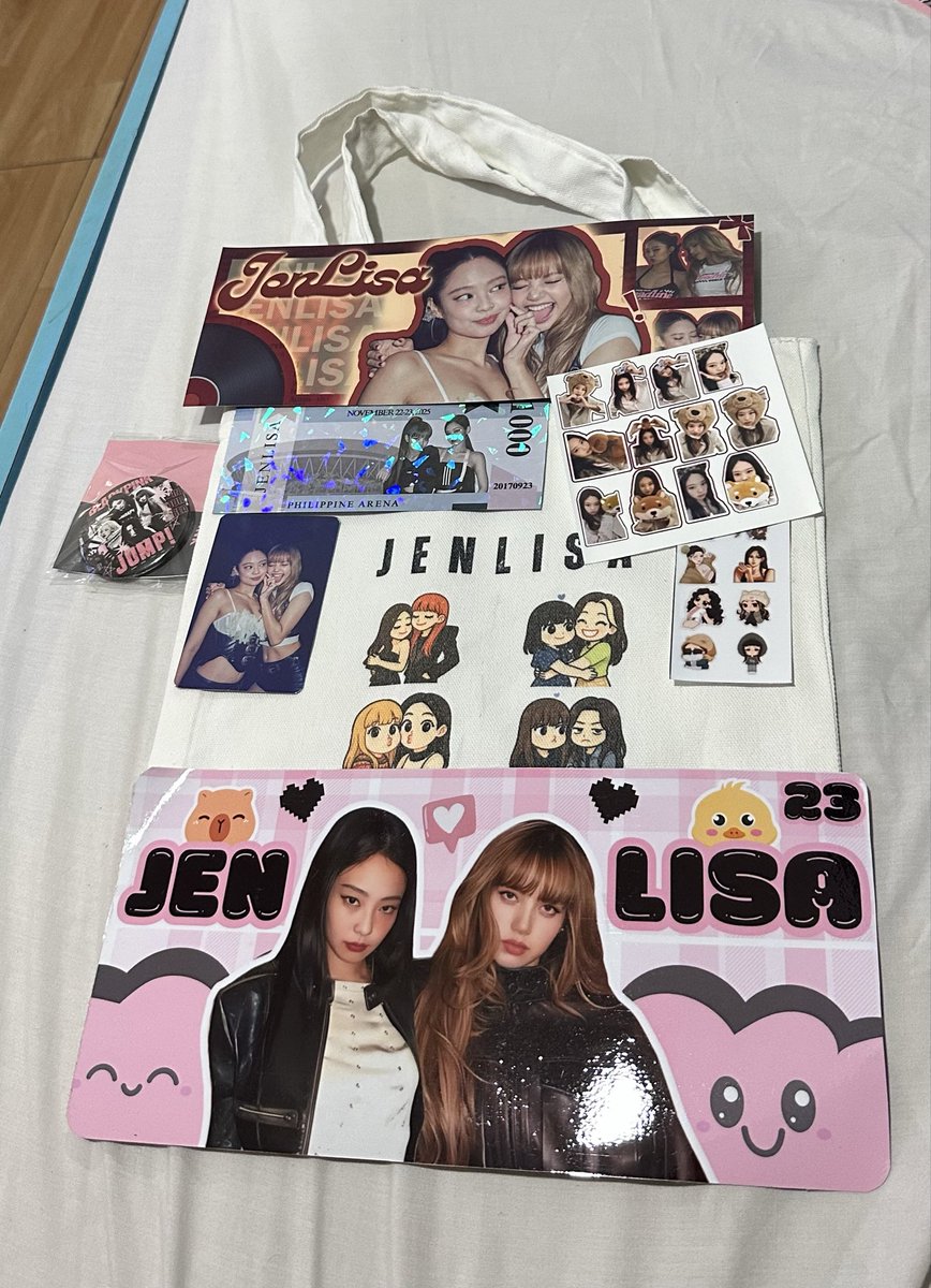 inactivehereonx's tweet photo. My jenlisa heart is so happyyyy! Thank you po!!! @NiniAndLili23 💖✨ https://t.co/8KTLgdqdJS