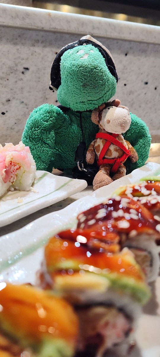 BigTurtler's tweet photo. Nachdem wir bei der Progressive Trivia den zweiten Platz erreicht hatten, gönnten wir uns zum Abschluss noch eine große Runde Sushi. https://t.co/DZwYIJSVtr