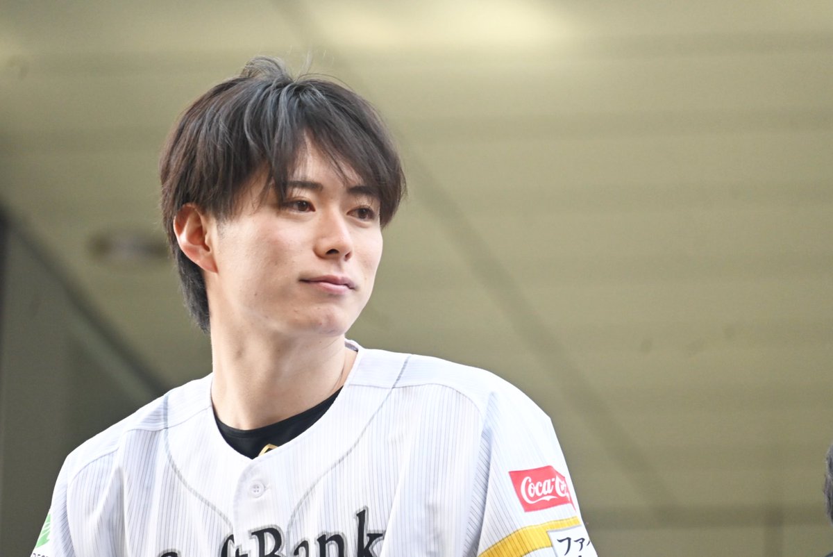 sjm_syr's tweet photo. ホークス優勝パレード︎︎𓂃⟡.·

エグすぎ…男前すぎる🤦‍♀️
目の保養🫶🏻️ ̖́-

2025.11.24

#sbhawks 
#川口冬弥 選手 https://t.co/Cdn0Fpz7RE