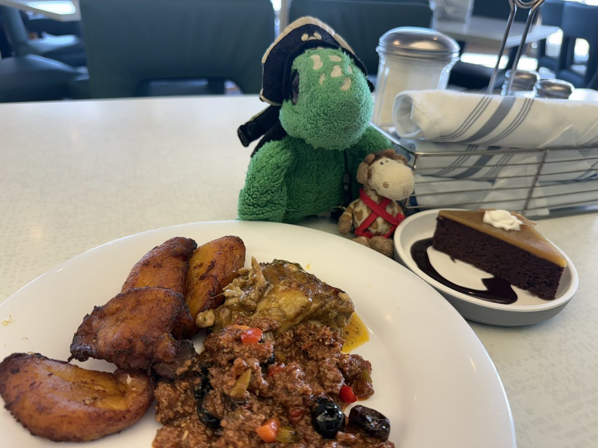 BigTurtler's tweet photo. Natürlich stoppen wir auch in der Atrium Bar, wurden sofort gut versorgt und gingen eine Weile später zum kubanischen Lunch. https://t.co/7JVnBhKCXb