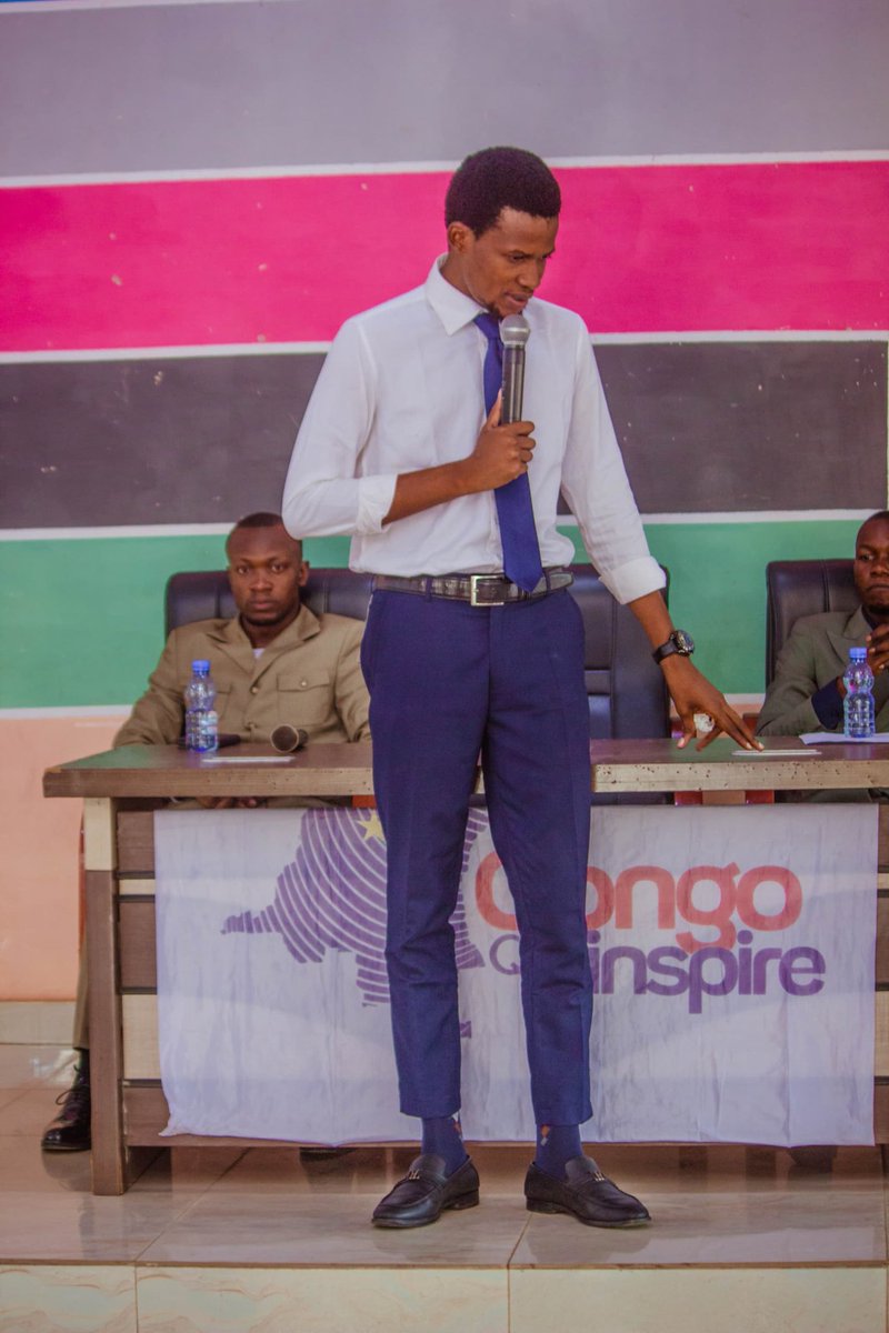 05Kitenge's tweet photo. Nous,ls jeunes,devns défendre ns droits. Il est inacceptable que beaucoup vivent dns la misère pendant qu’une minorité profite dns l’opulence.Nous voulons une société juste, transparente et rspnsable.L changement commence avec une jeunesse informée, unie et déterminée.merci boma https://t.co/3axsGvNwCi