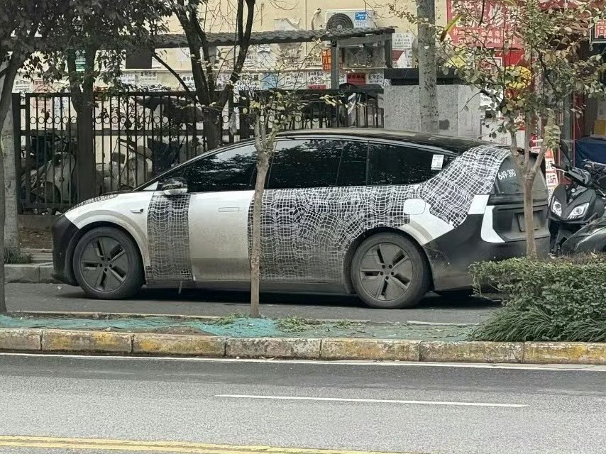 DriveGreen80167's tweet photo. Suspected Li Auto i9 spy shots 😏
#LiAutoi9 $lin https://t.co/6joP4C5WEP