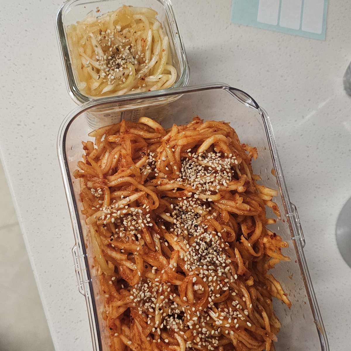 2ddu2's tweet image. 전업주부 오늘 한 일
1.42개월 어린이 등원준비
(아침식사,씻기기,옷입히기,가방챙기기)
2.등원(도보10분)
3.장보기
4.빨래돌리기&amp;amp;빨래개기
5.요리3가지(무생채,떡갈비,양배추절임)
6.설거지
7.넷플릭스시청
이모든것을 14개월 아기와함께하기
ㅋㅋㅋㅋㅋ