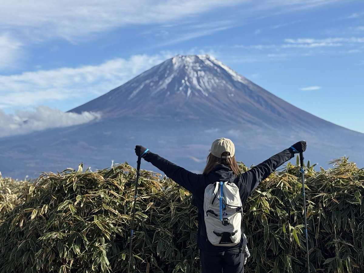 misotabi's tweet photo. コテージキャンプ→登山

大好きな富士山眺望が素晴らしい
竜ヶ岳へ！！
山頂ラーメン美味しすぎる🤤🤤🤤

キャンプ中の星空きれいだったな〜

#竜ヶ岳
#登山
#富士山 https://t.co/dsy5U3bUXh