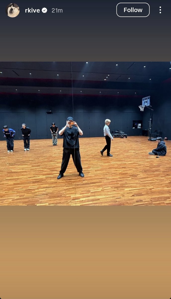JiminGlobal's tweet photo. Namjoon shared an Instagram story of the members in the practice room.

Lovely blond Jimin even in low res 🤭 https://t.co/JBqhDaesGH