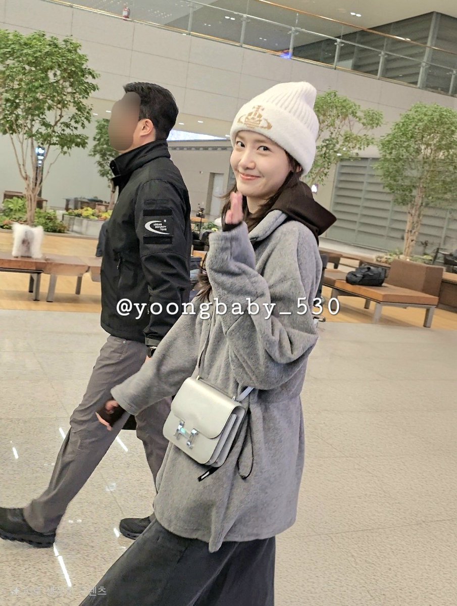 yoongbaby_530's tweet image. 251124 #윤아 #임윤아 #YOONA 인천 입국
비니 쓴거 귀여워요 했더니 볼빵빵하고 나 봐줬오🤭