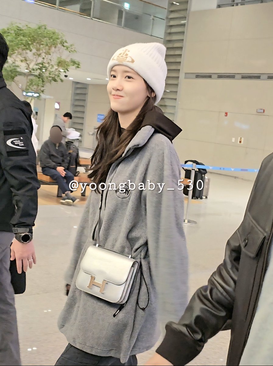 yoongbaby_530's tweet image. 251124 #윤아 #임윤아 #YOONA 인천 입국
비니 쓴거 귀여워요 했더니 볼빵빵하고 나 봐줬오🤭