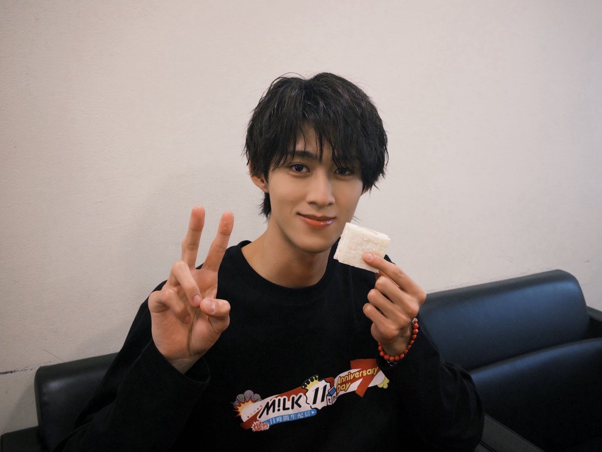 【🐄 #MILK11時間生配信 ✨】

❤️🍝曽野ご褒美企画は、
本当にご褒美企画だったのだろうか…？💭

VTR中はプライベートもぐもぐタイムだった曽野さん

ただいま、塩﨑ガチ自腹?!企画遂行中💙💸💥
移動の車中もしっかりゴネています😂

📺視聴はコチラから❣️
youtube.com/watch?v=GvKVg_…