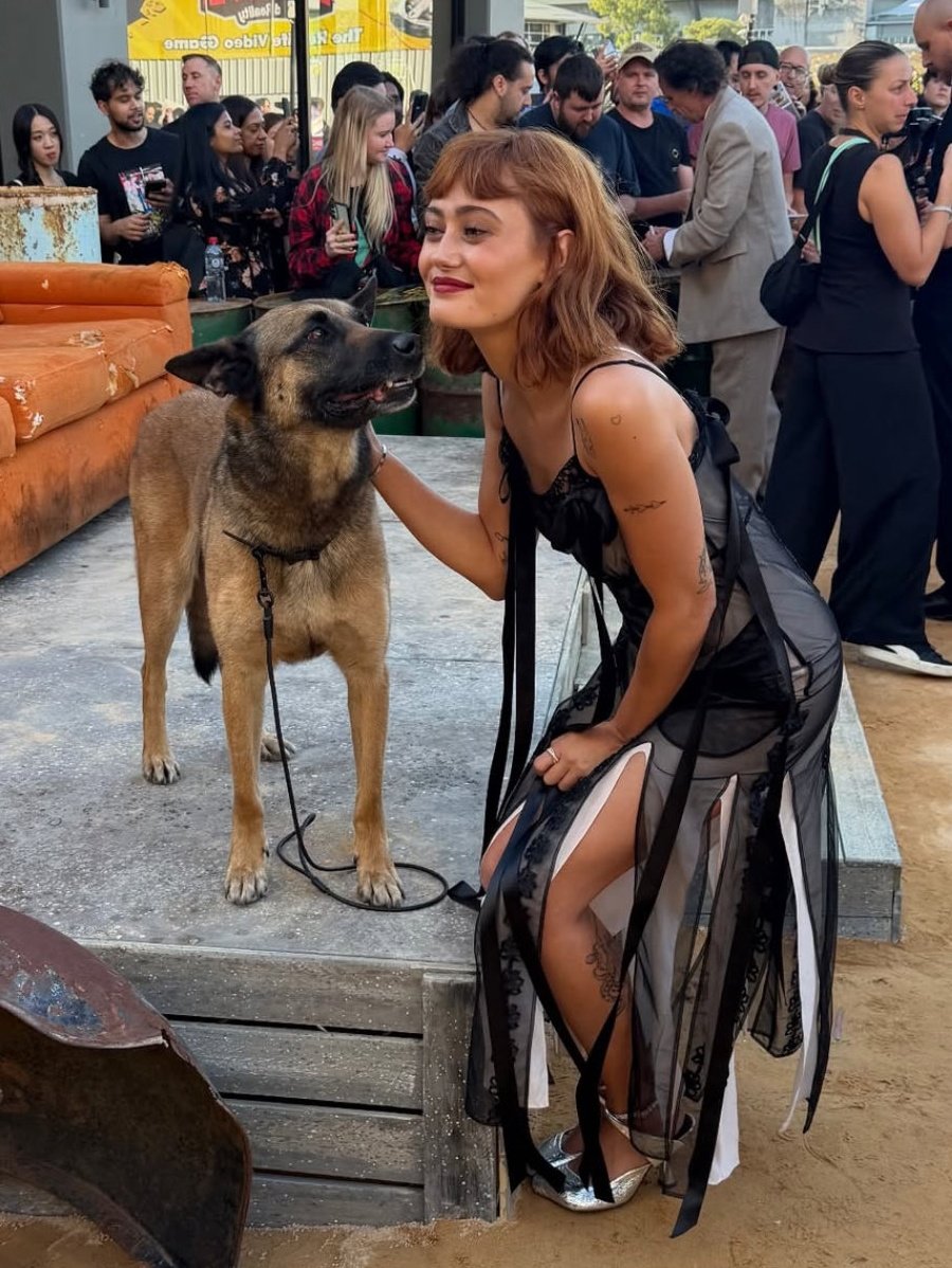 Let's take a picture with mama