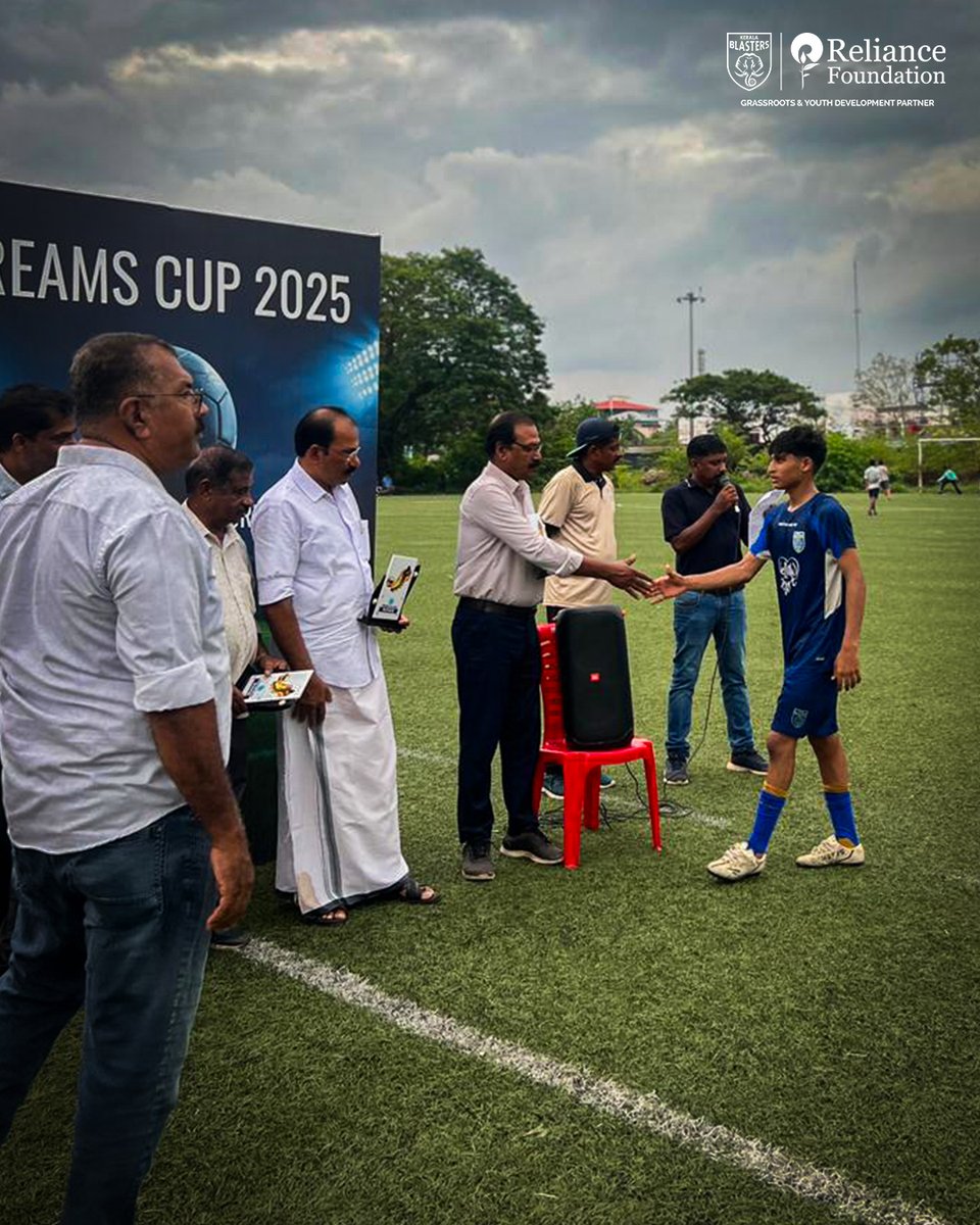 KeralaBlasters's tweet image. ℹ️ Dominant from start to finish. The next generation brings the Dreams Cup 2025/26 home with a perfect record 🐘🟡

📲 Read more: keralablastersfc.in/blasters-u14s-…

#KeralaBlasters #KBFC #YennumYellow #EDFAChampionship | @RFYouthSports