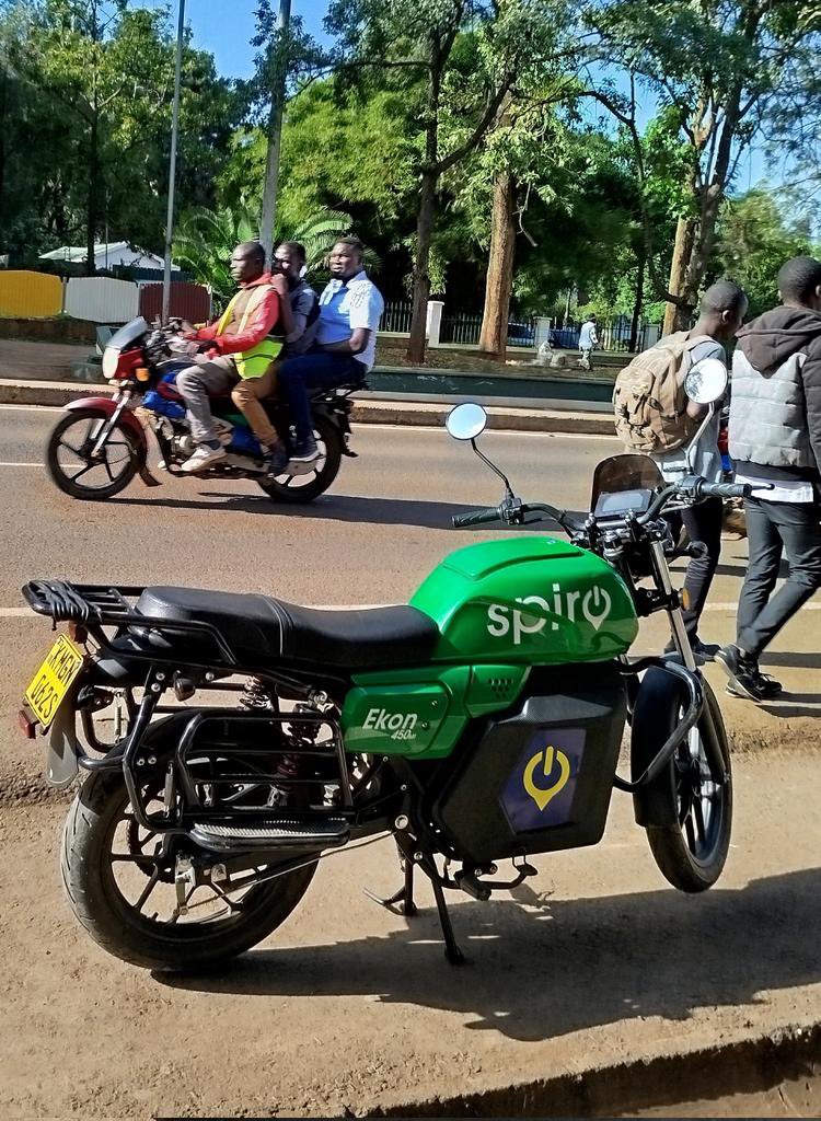 Reggaewailer's tweet image. No fuel, no emissions, just smooth and affordable rides all day.

Get a Spiro bike today.
#EnergyOnTheMove