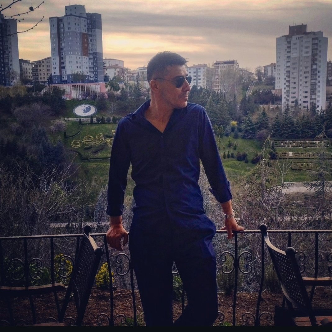 lonely_wolf_db's tweet image. Eleştiriye açık olmak ciğeri beş para etmezlerin beş para etmez sözlerine tahammül etmek değildir.