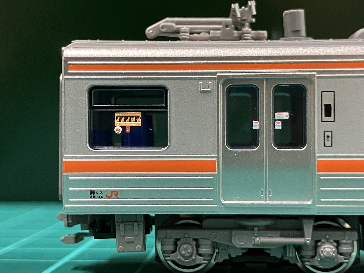 toro5087's tweet image. 早速313系グレードアップシールを使ってW1編成の行き先を東海道線仕様にした
ついでに世田谷さんの優先席ステッカーも貼ってみた