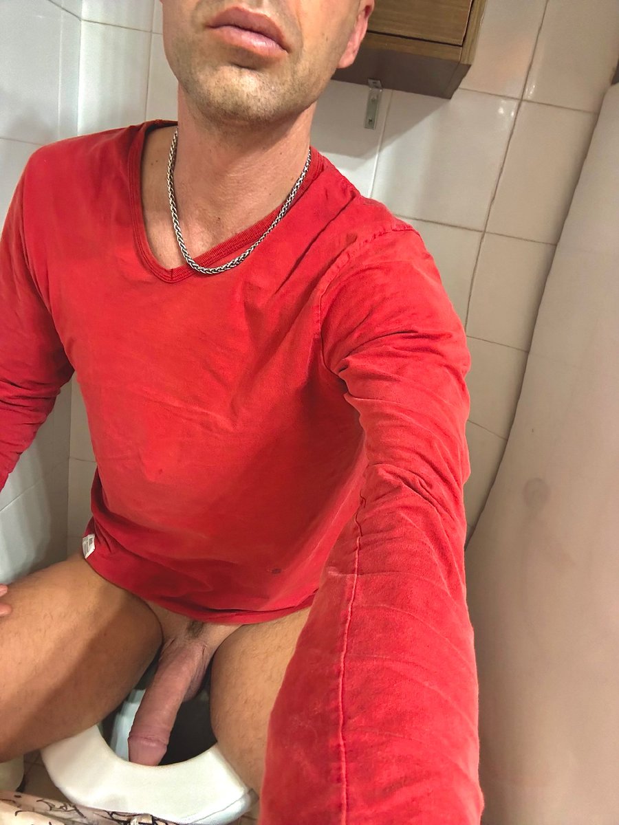 No puedo mear en casa ajena. El pito me pide mañanero!