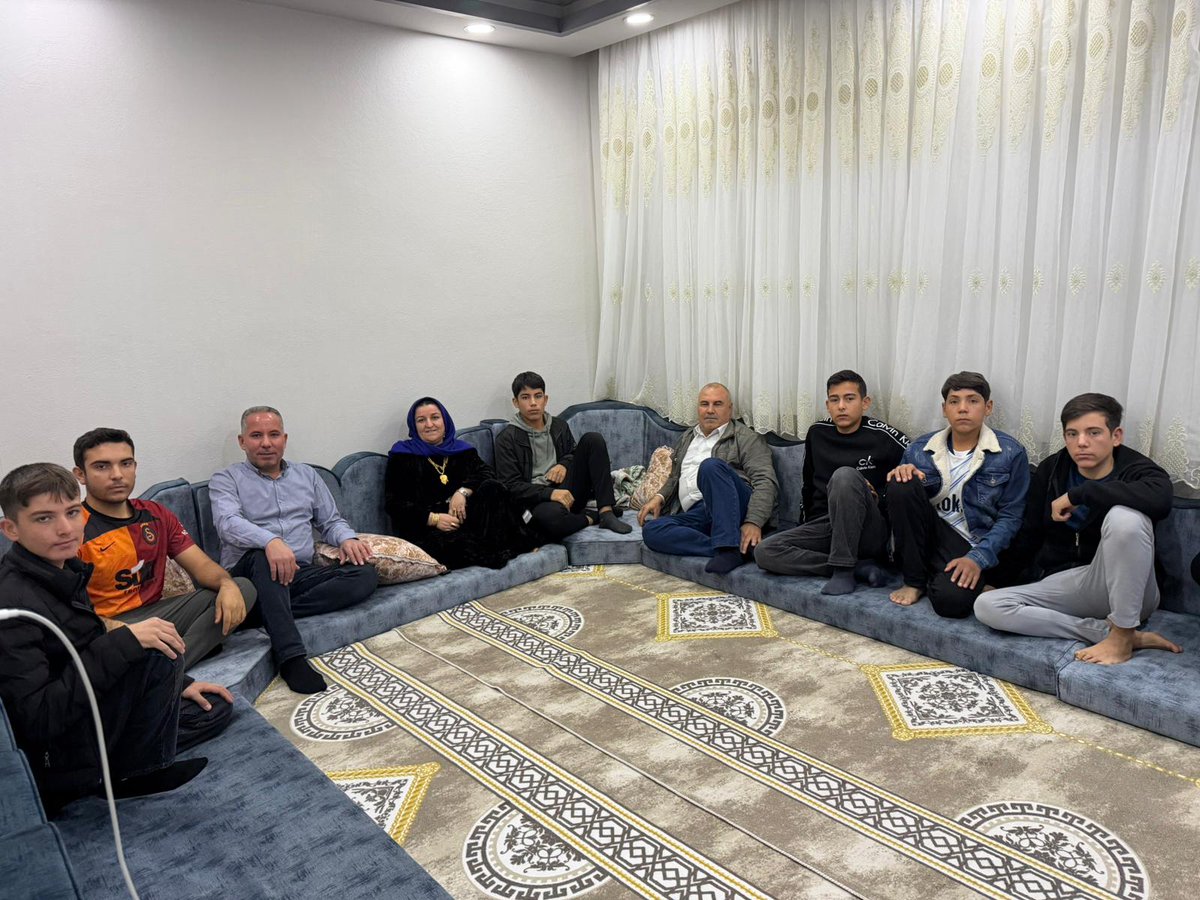 İlçe Başkanımız Süleyman Elgün öncülüğünde; Başkan Yardımcımız Emine Avdan’ın koordinesinde, Yenice Mahalle Başkanımız İsmail Göktaş ve mahallemizin gençleriyle bir araya gelerek mahalle toplantımızı gerçekleştirdik. 

Katılım sağlayan mahalle başkanımıza ve gençlerimize teşekkür