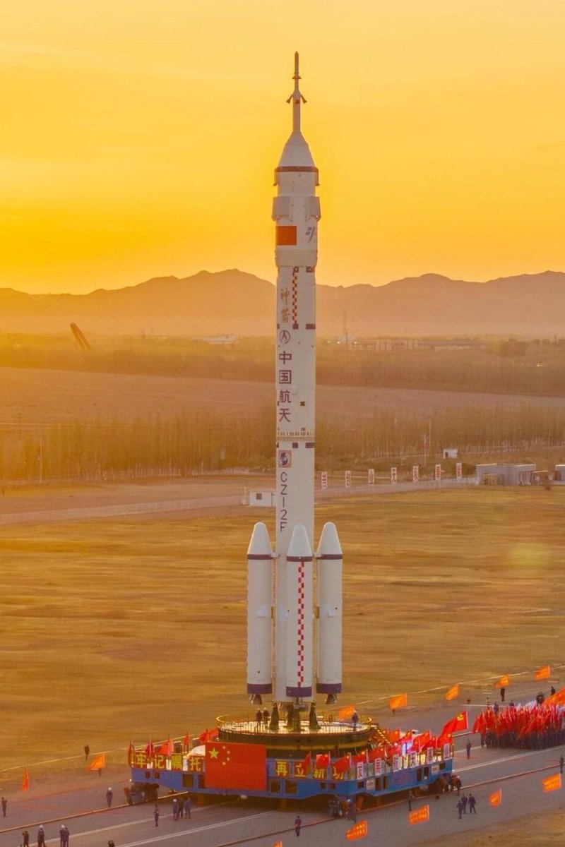 SpaceNosey's tweet image. El cohete Long March 2F que lanzará de &quot;emergencia&quot; la nave Shenzhou-22 a la #CSS despegará esta misma noche.

#Shenzhou22