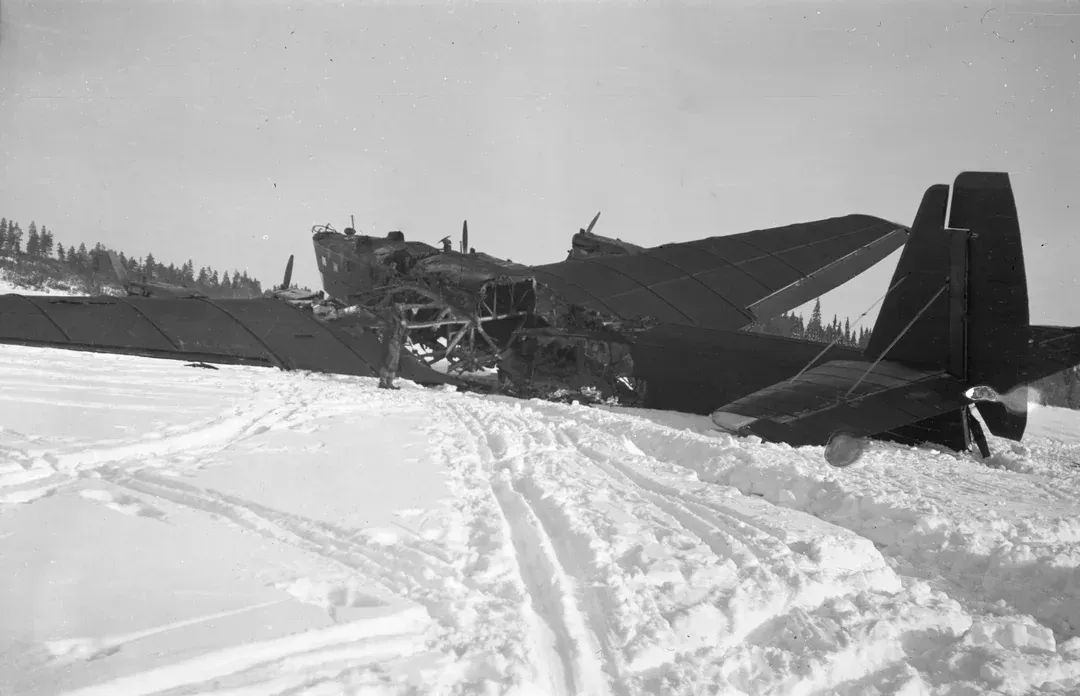 TRUFAULT's tweet image. Bombardero soviético Tupolev TB-3, derribado por Gideon Karlsson del Cuerpo de Voluntarios Suecos, Ala Aérea F19.
Lo hizo pilotando un Gloster Gladiator durante la Guerra de Invierno en Finlandia, marzo de 1940.
🇫🇮
#WinterWar #FinlandWar