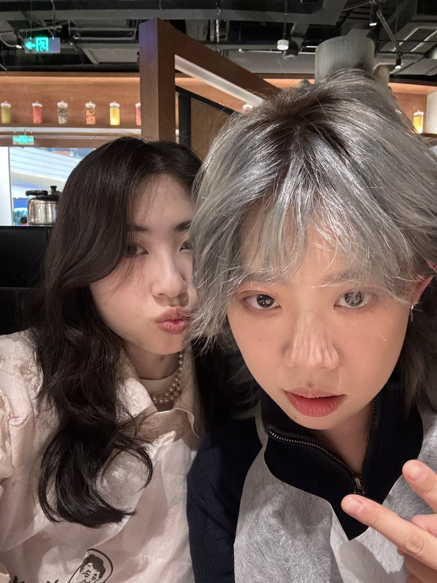 短髮妹子這樣拍，臉小一圈- 資訊咖, image size:900x1200