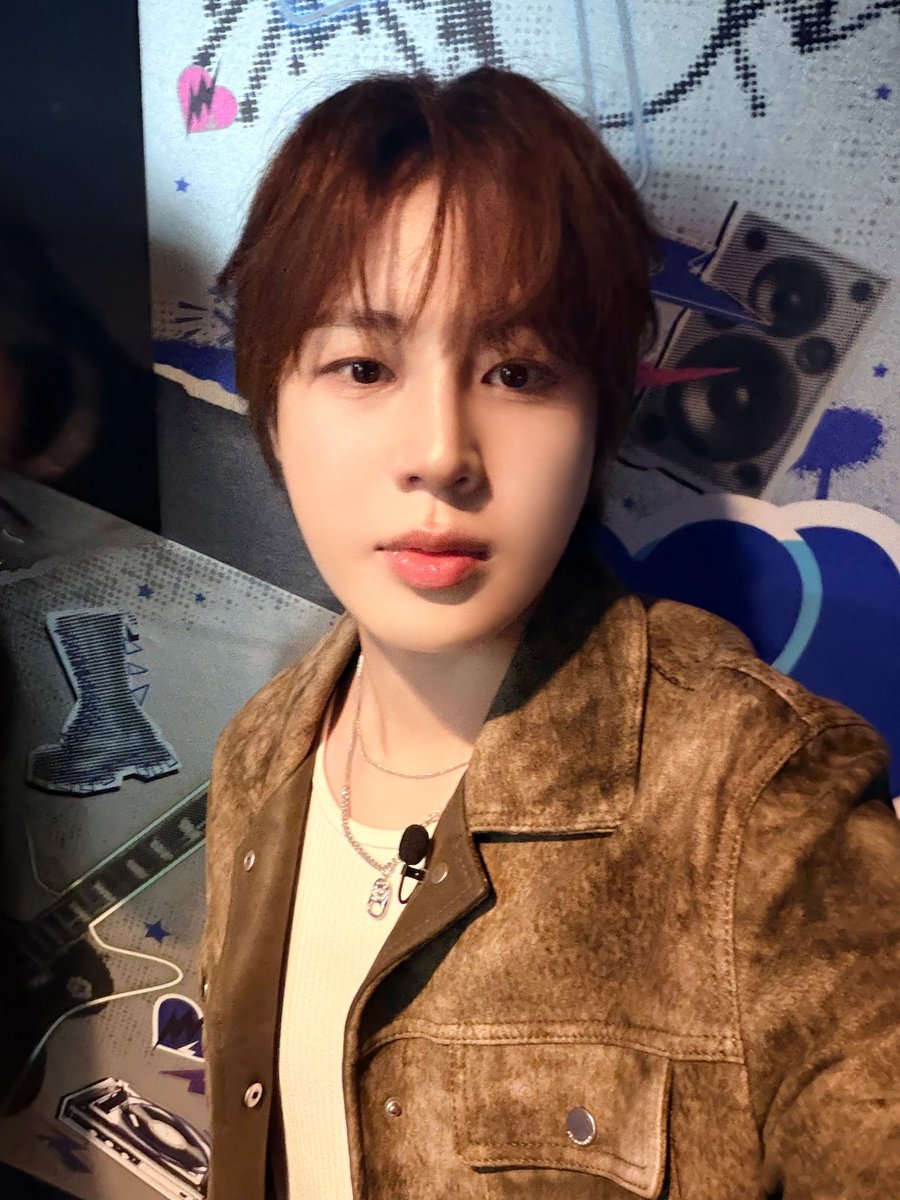 [#하성운] ⏰

잠시 후 10시! Mnet <스틸하트클럽>에 하성운이 출연합니다📺
☁️: 와 일어나서 춤을 춘 건 처음이에요🕺
ㄴ 하늘도 춤추는 성운 디렉터님을 보고 놀랐어요🎶

#HASUNGWOON #스틸하트클럽