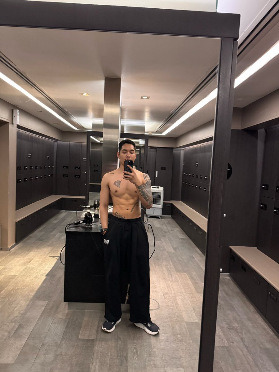 Gun_thonglor2001 tweet media